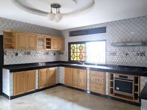 8bdrm Bungalow in Knoxide, Central Division for Sale