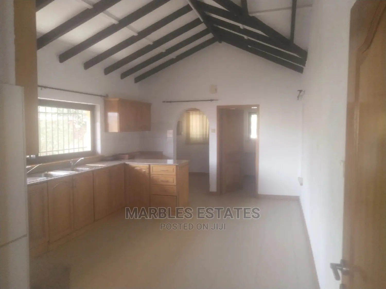 3bdrm Apartment in Mbuya, Central Division for Rent