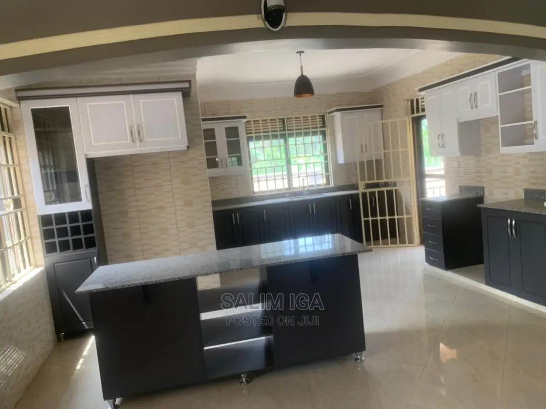4bdrm Bungalow in Kololo Property, Central Division for Sale