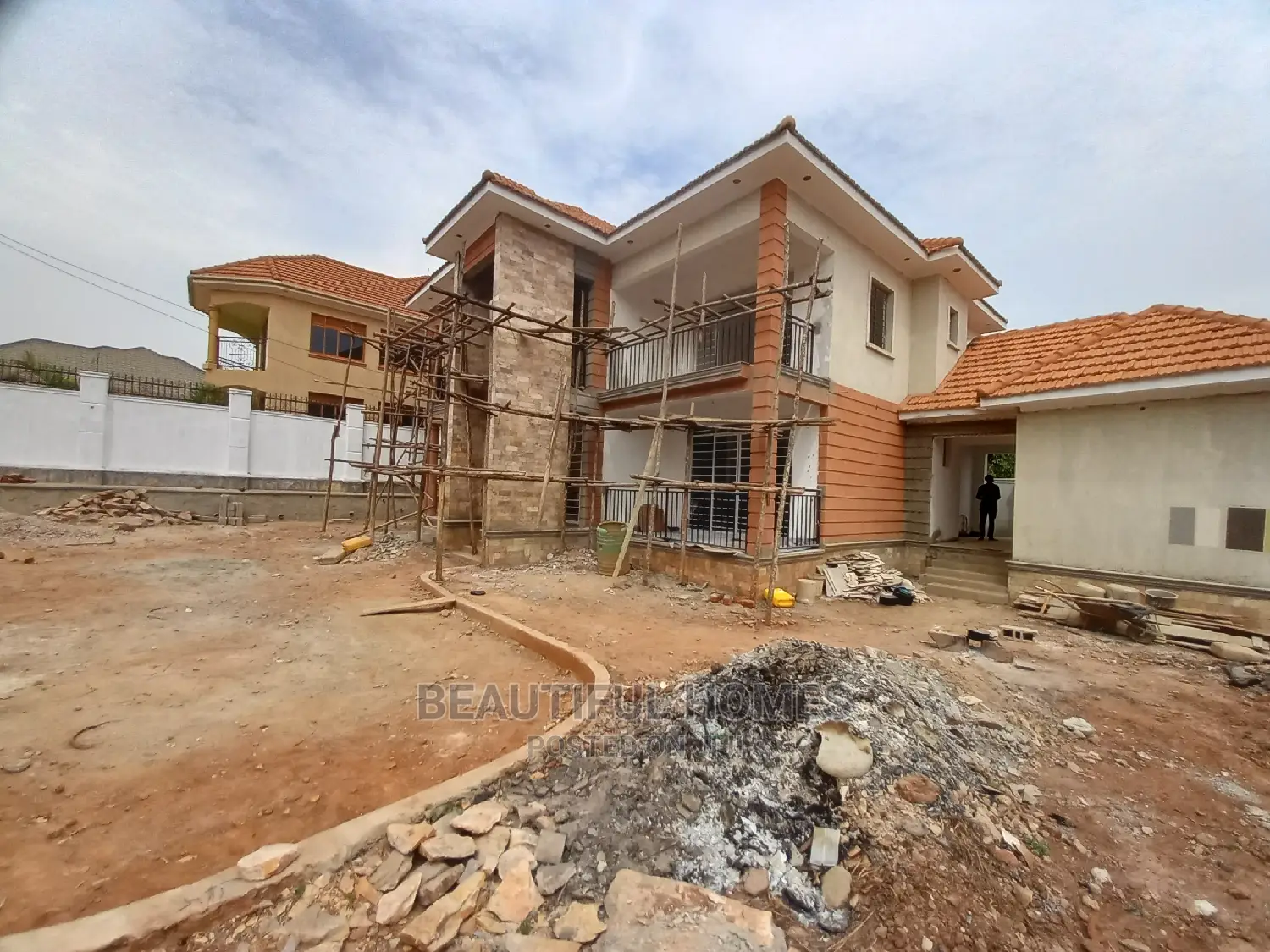 Furnished 6bdrm Mansion in Corporate Lane, Kira for Sale