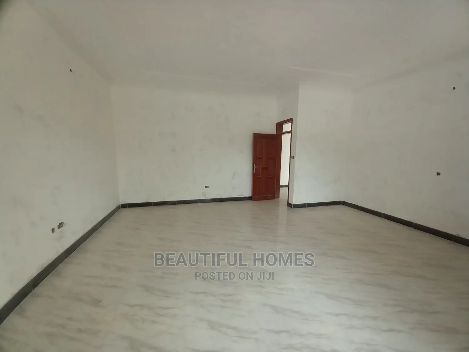 Furnished 6bdrm Mansion in Corporate Lane, Kira for Sale