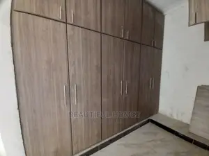 Furnished 6bdrm Mansion in Corporate Lane, Kira for Sale