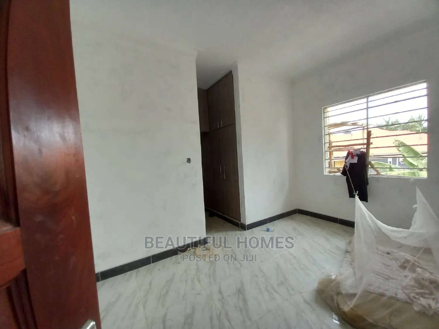 Furnished 6bdrm Mansion in Corporate Lane, Kira for Sale