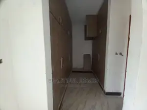 Furnished 6bdrm Mansion in Corporate Lane, Kira for Sale