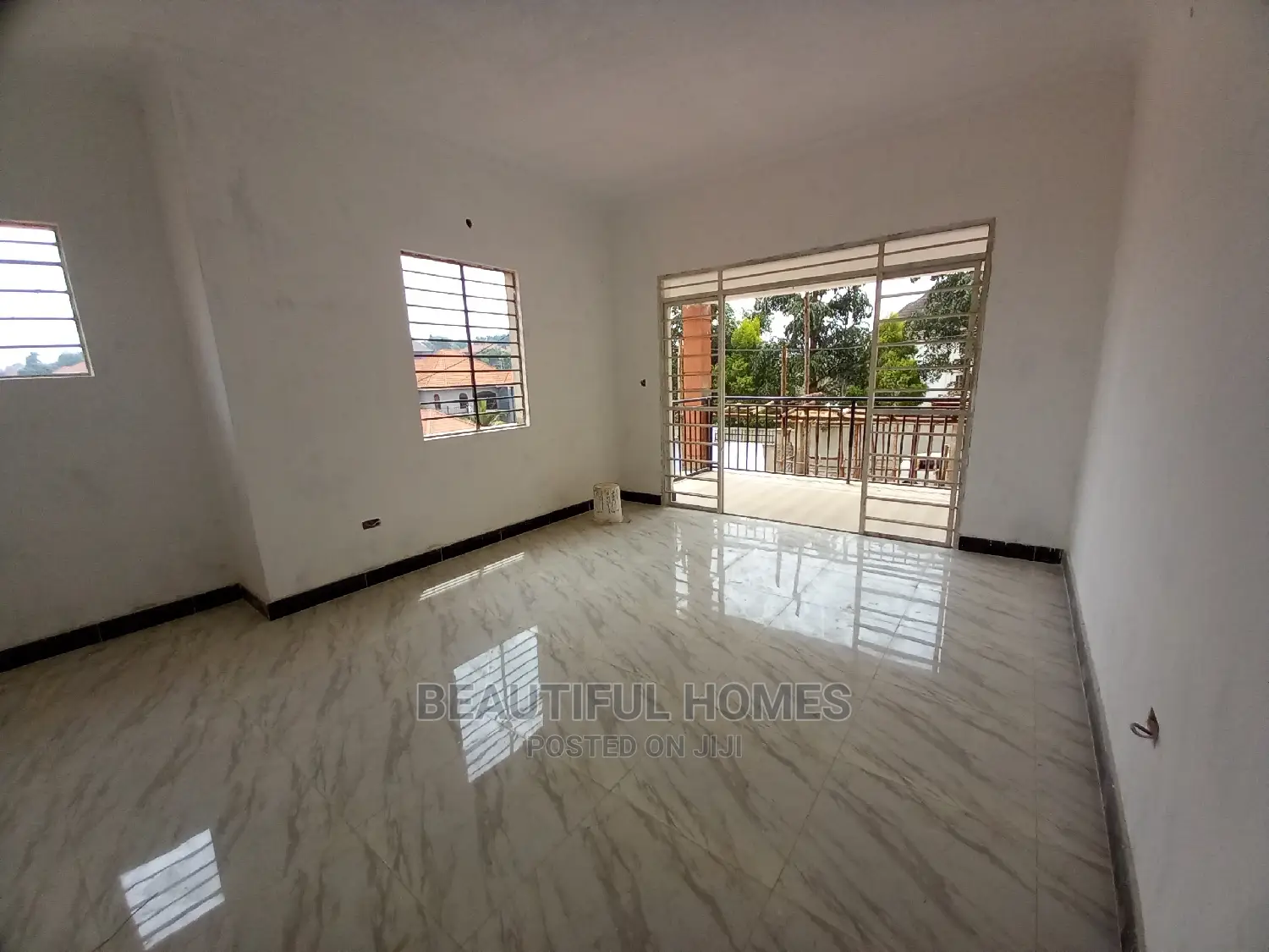 Furnished 5bdrm Duplex in Kira for Sale