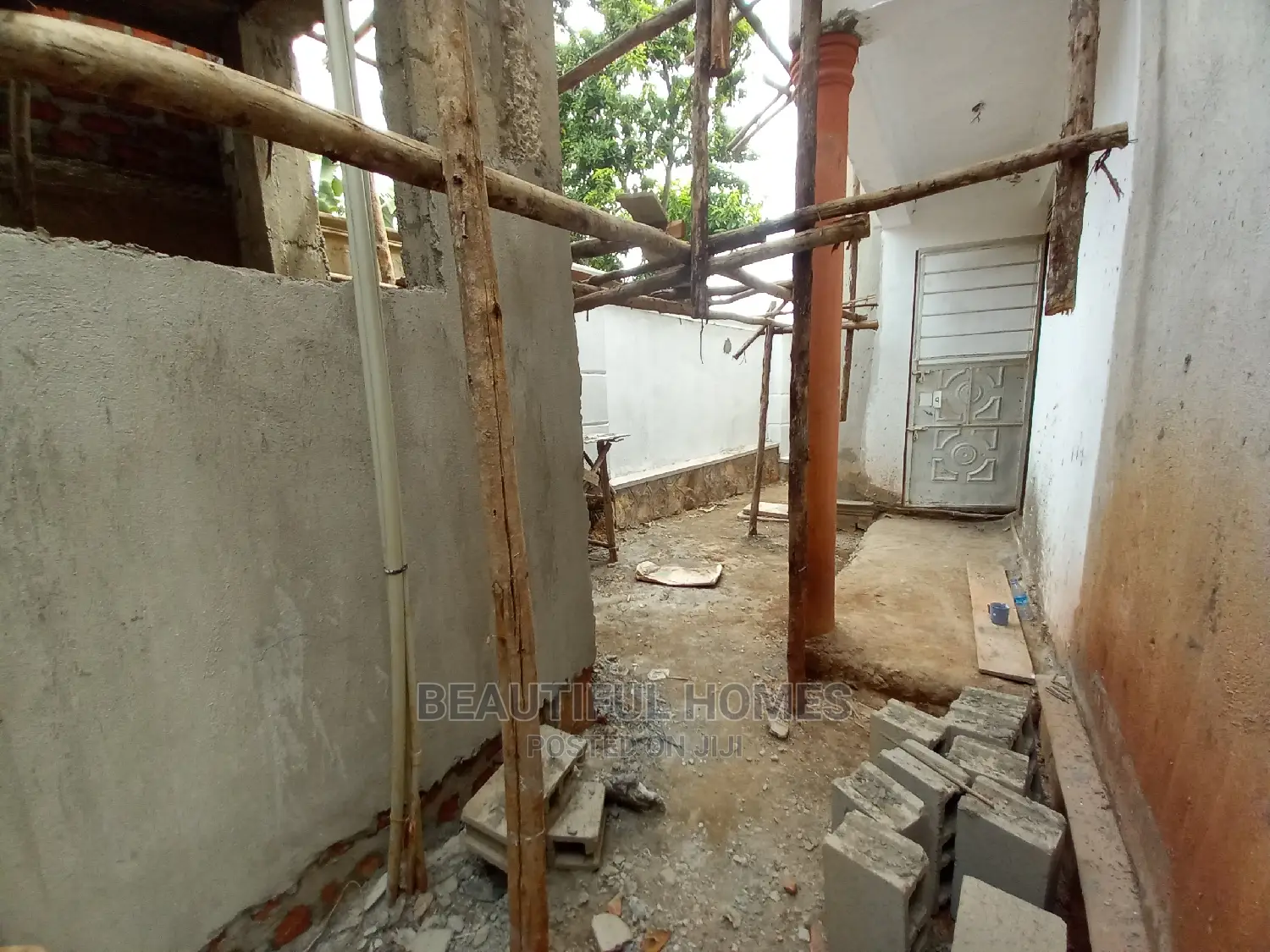 Furnished 6bdrm House in Kira Rich Zone for Sale