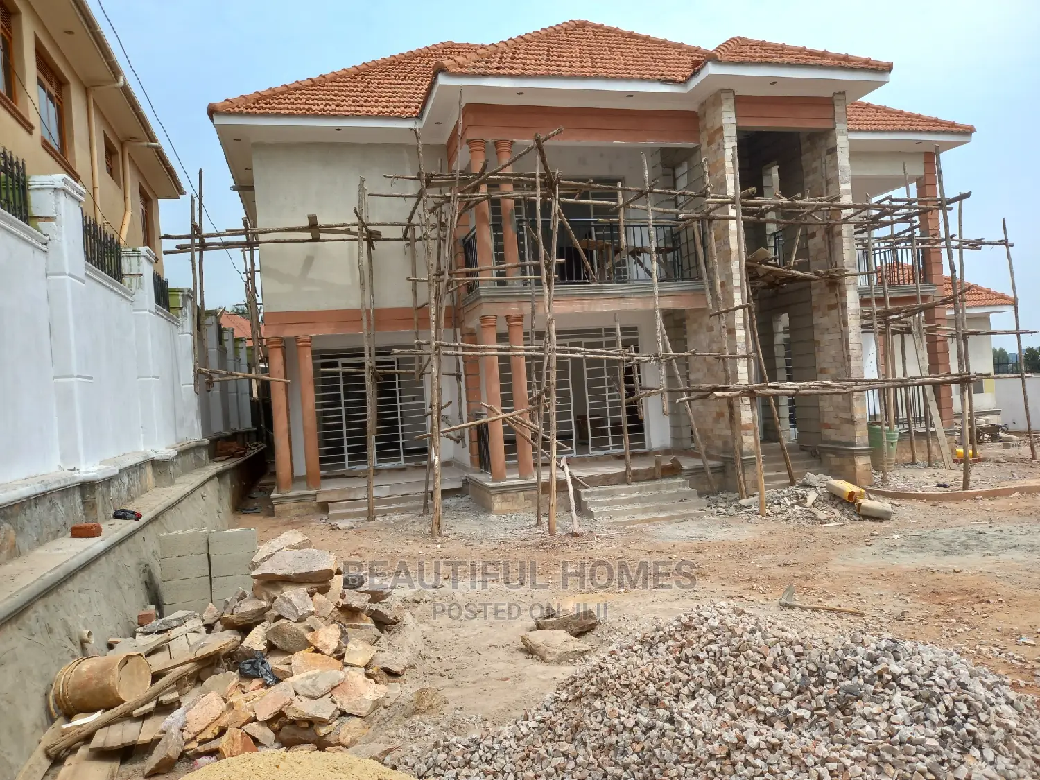 Furnished 6bdrm Mansion in Upscale, Kira for Sale