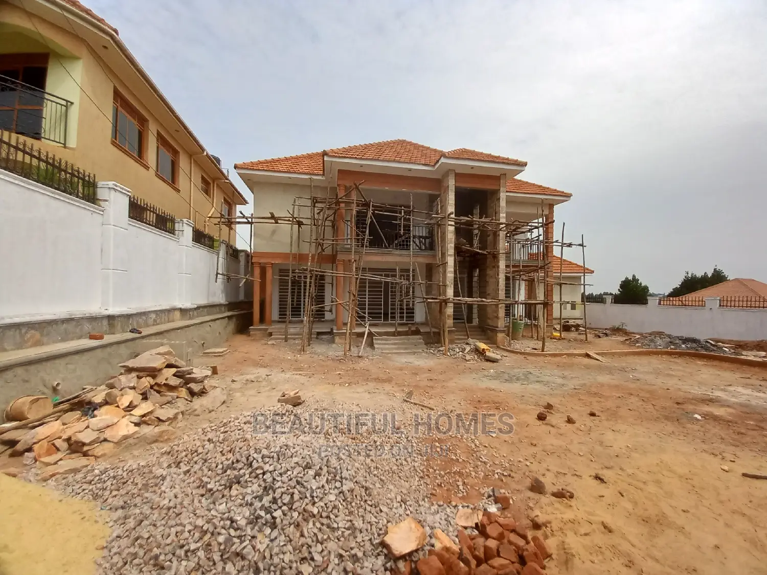 Furnished 6bdrm Mansion in Upscale, Kira for Sale