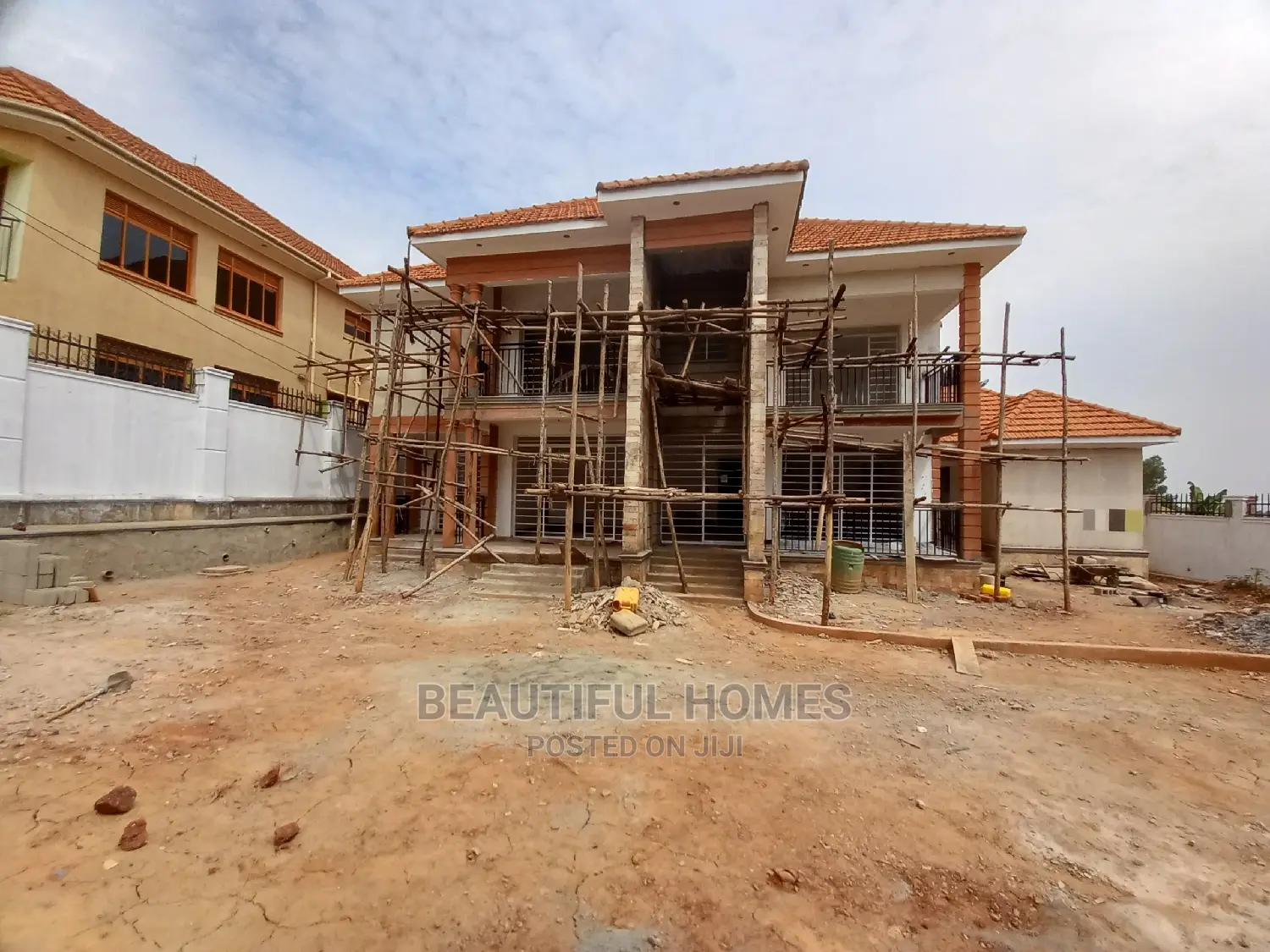 Furnished 6bdrm Mansion in Kira Wealthy for Sale