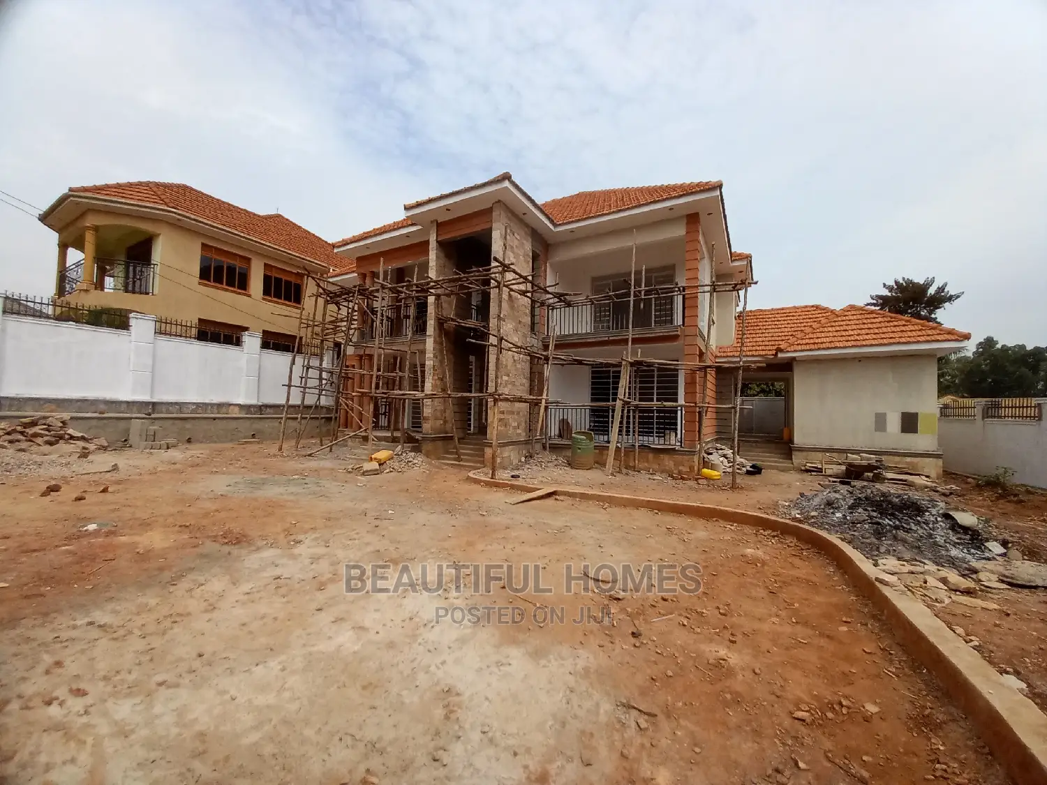 Furnished 6bdrm Mansion in Kira Wealthy for Sale