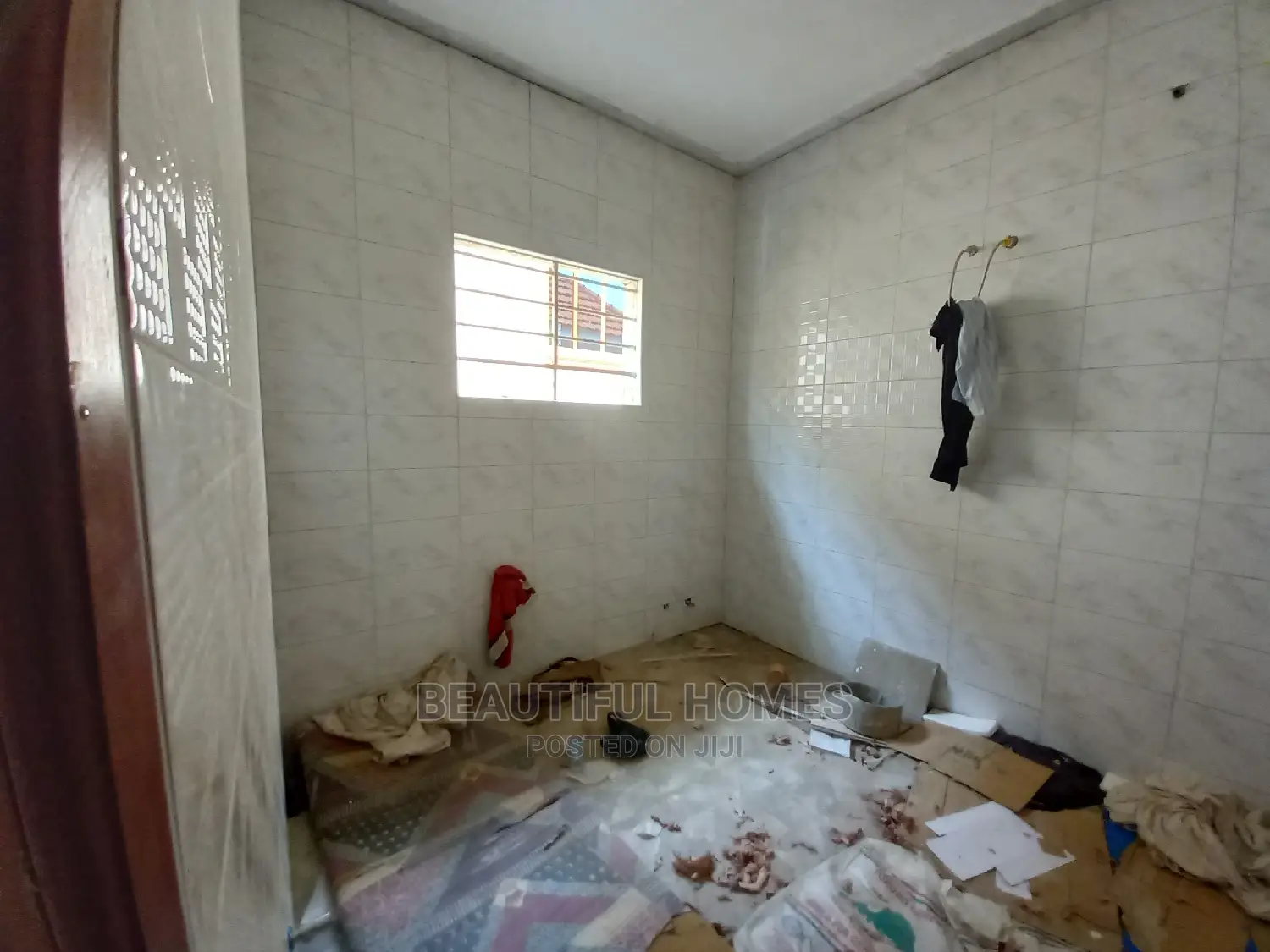 Furnished 6bdrm Mansion in Kira Wealthy for Sale