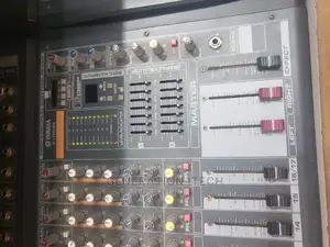 Yamaha 16 Channel Proffessional Audio Mixer - K-1706