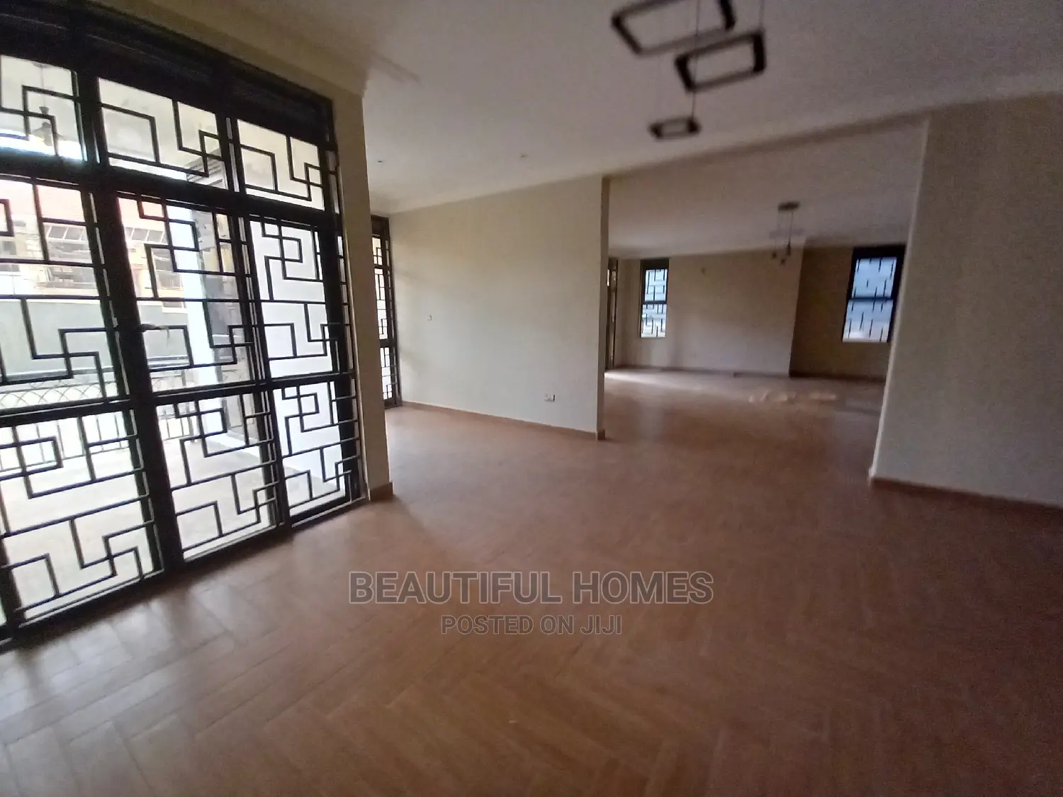 Furnished 6bdrm Mansion in Kira Wealthy for Sale