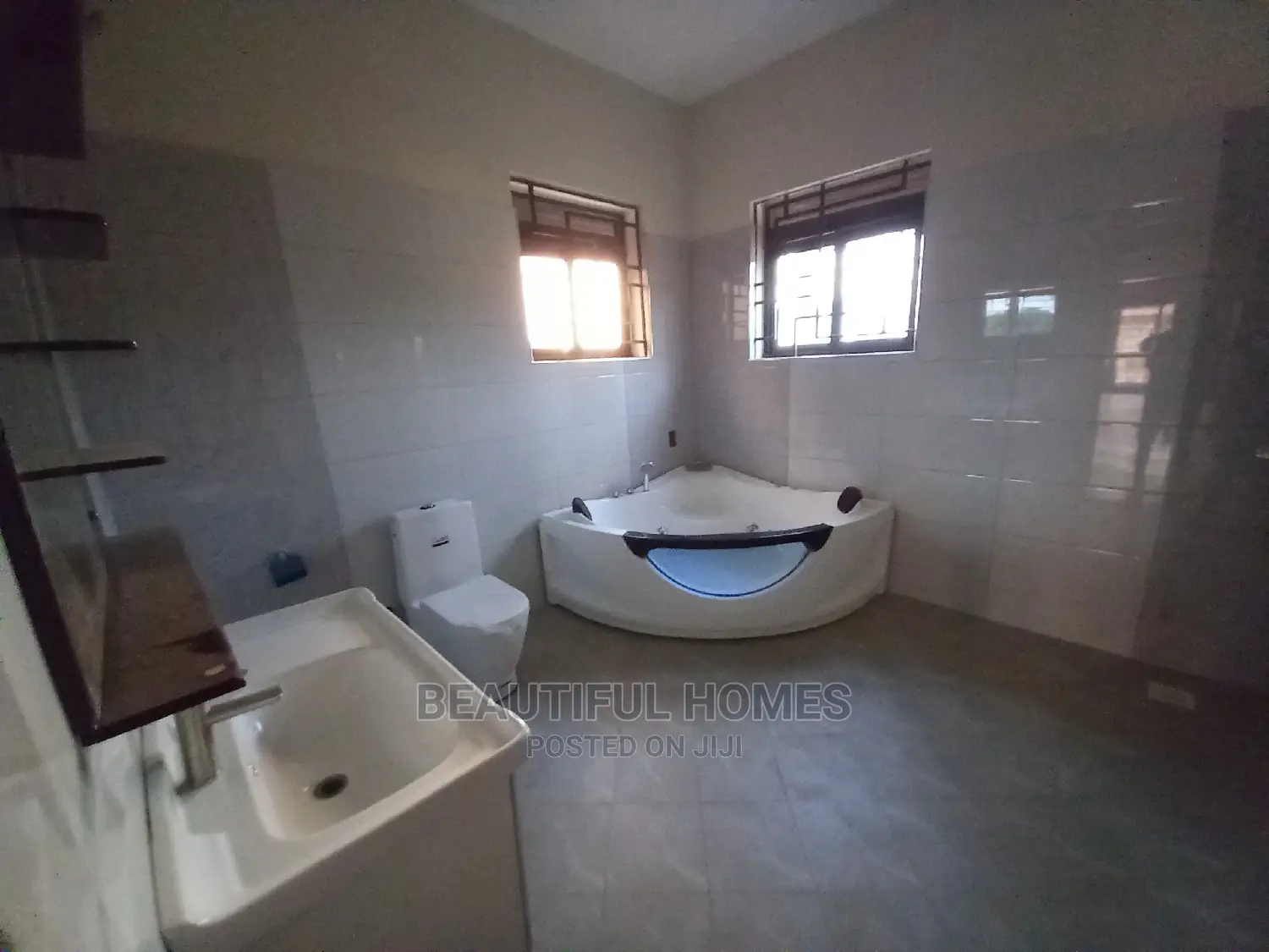 Furnished 6bdrm Mansion in Palatial Estate, Kira for Sale