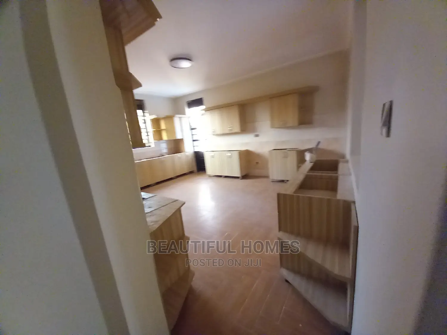 Furnished 6bdrm Mansion in Ministers Village, Kira for Sale