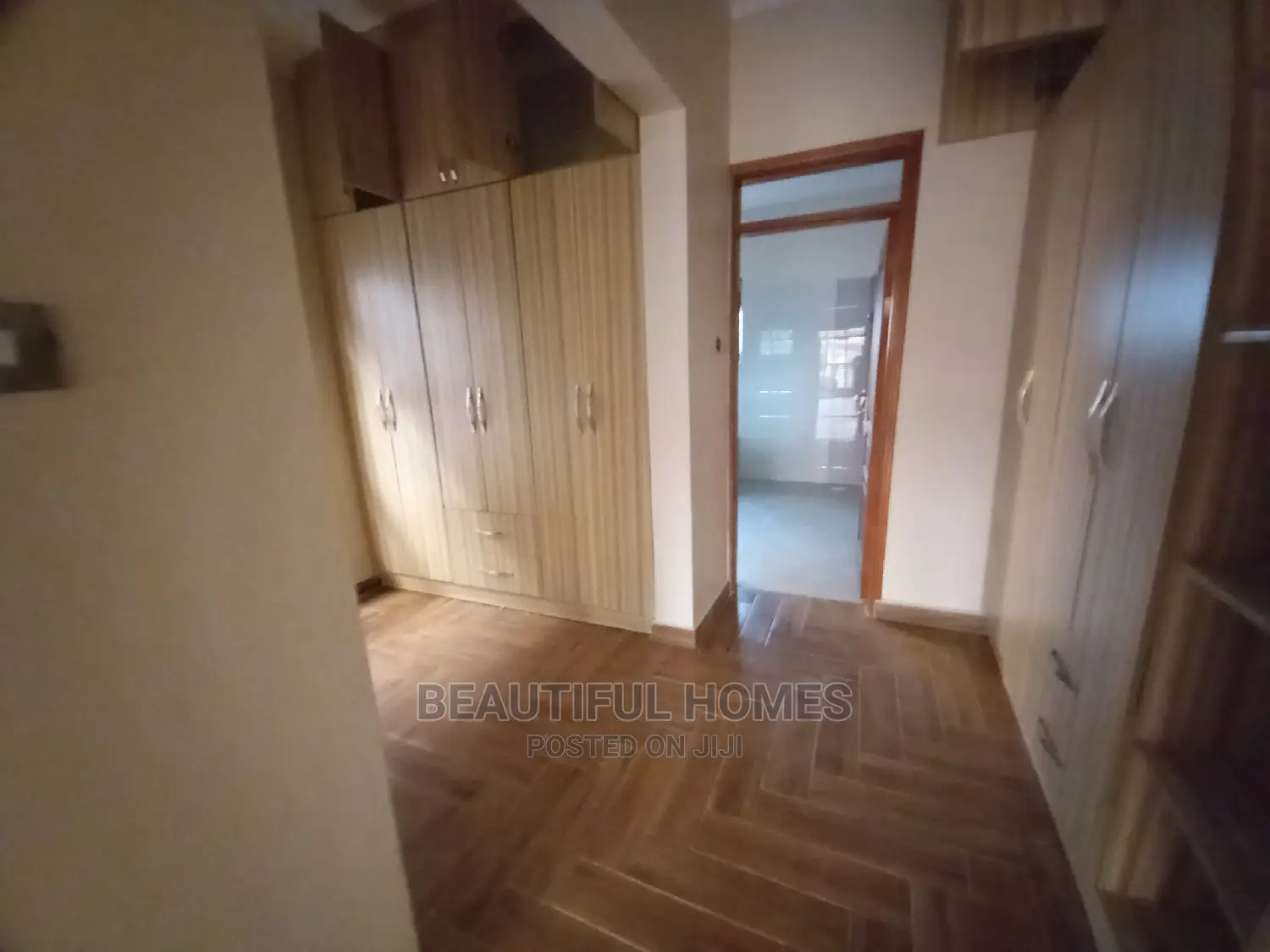 Furnished 6bdrm Mansion in Ministers Village, Kira for Sale