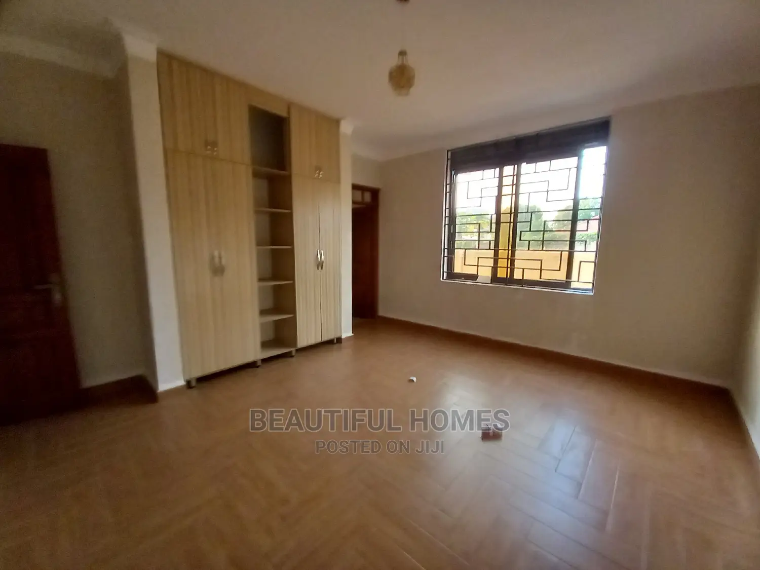 Furnished 6bdrm Mansion in Ministers Village, Kira for Sale