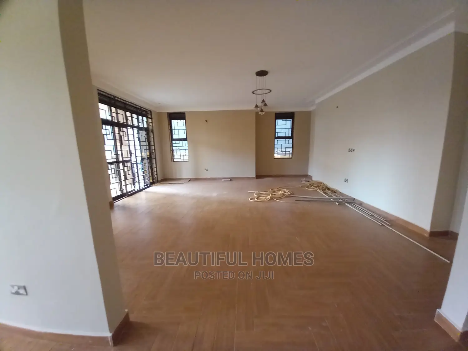 Furnished 6bdrm House in Gated Estate, Kira for Sale