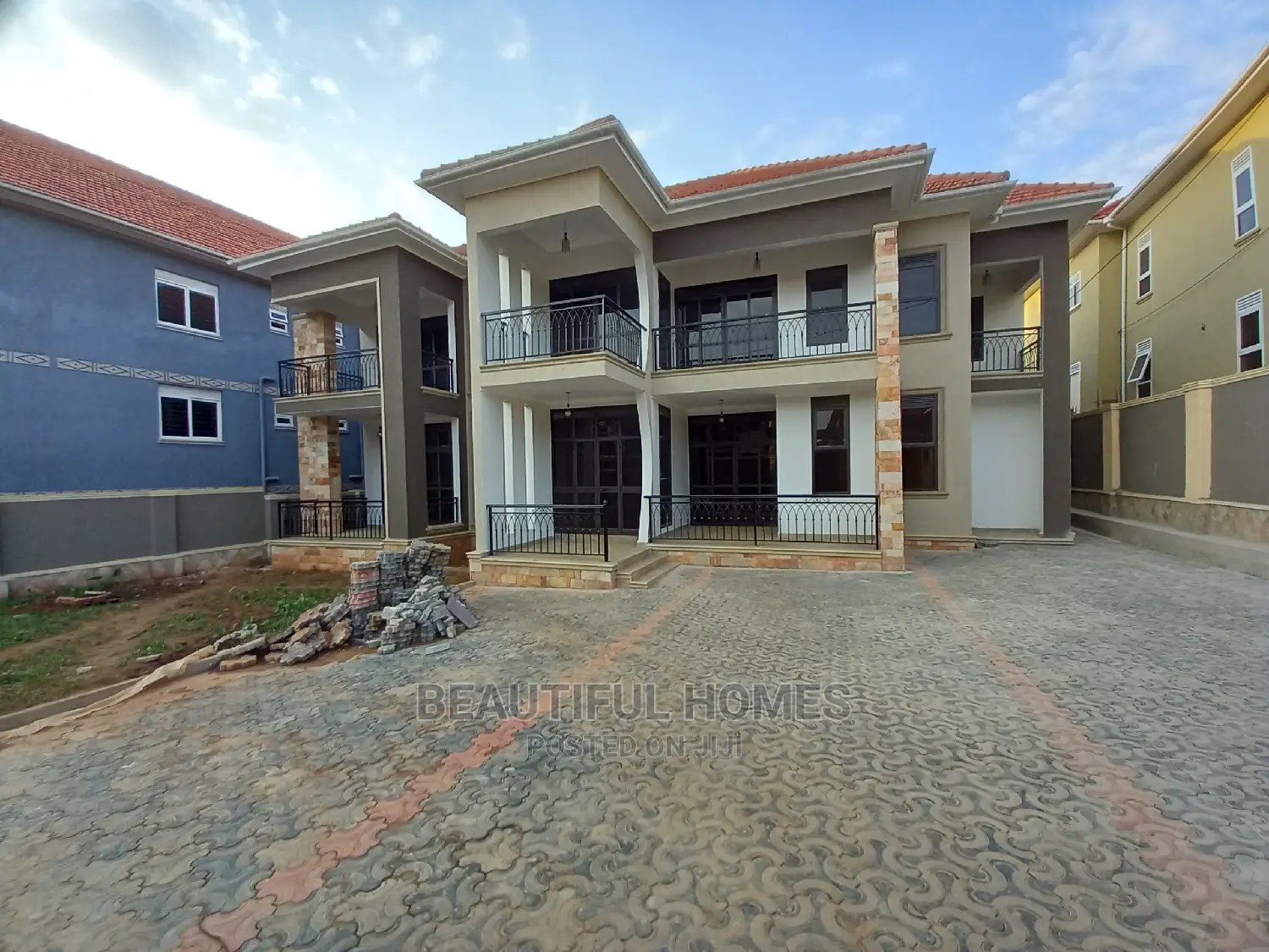 Furnished 6bdrm Mansion in Kira Organised for Sale