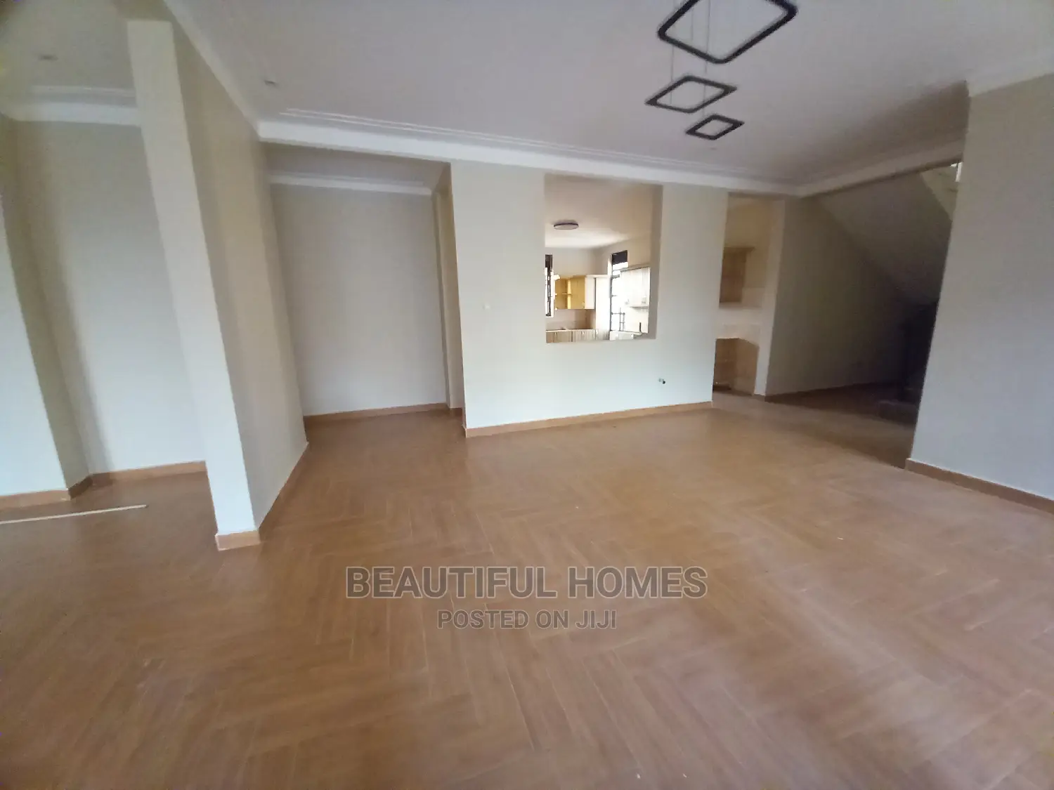 Furnished 6bdrm Mansion in Kira Organised for Sale