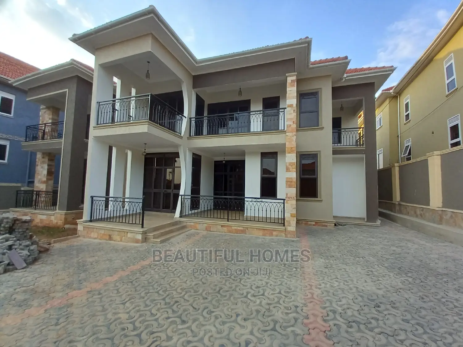 Furnished 6bdrm Mansion in Kira Planned, Central Division for Sale