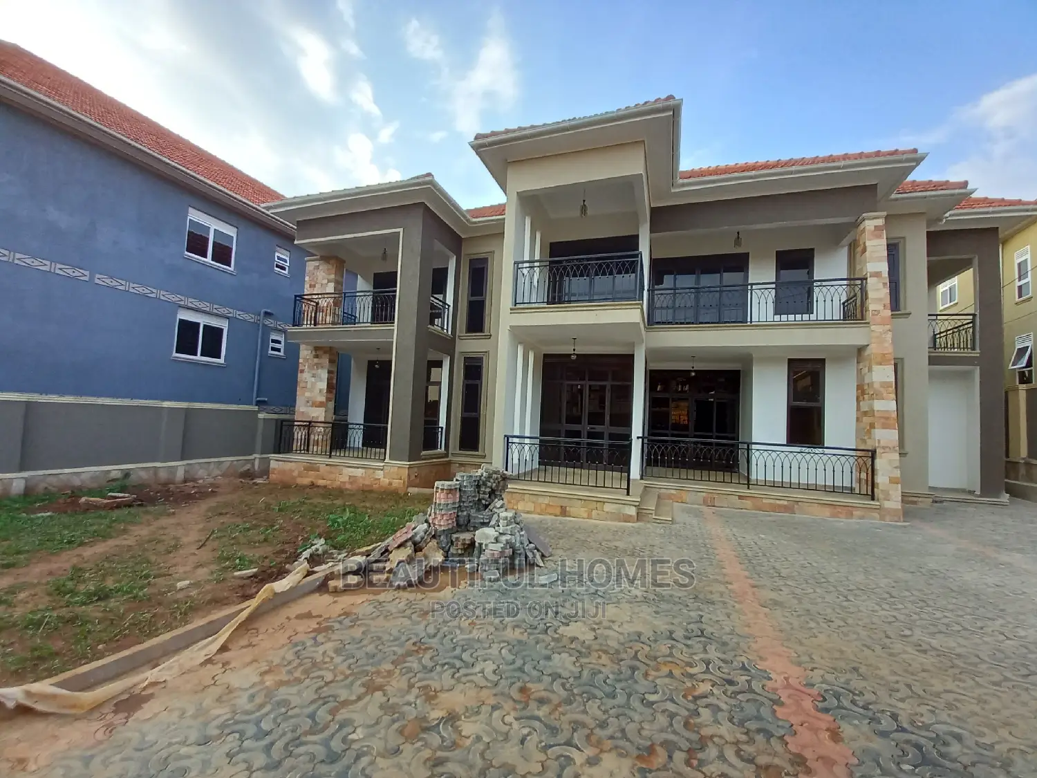 Furnished 6bdrm Mansion in Kira Diplomat Estate, Central Division