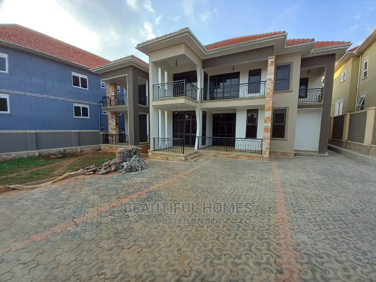 Furnished 6bdrm Mansion in Kira Diplomat Estate, Central Division