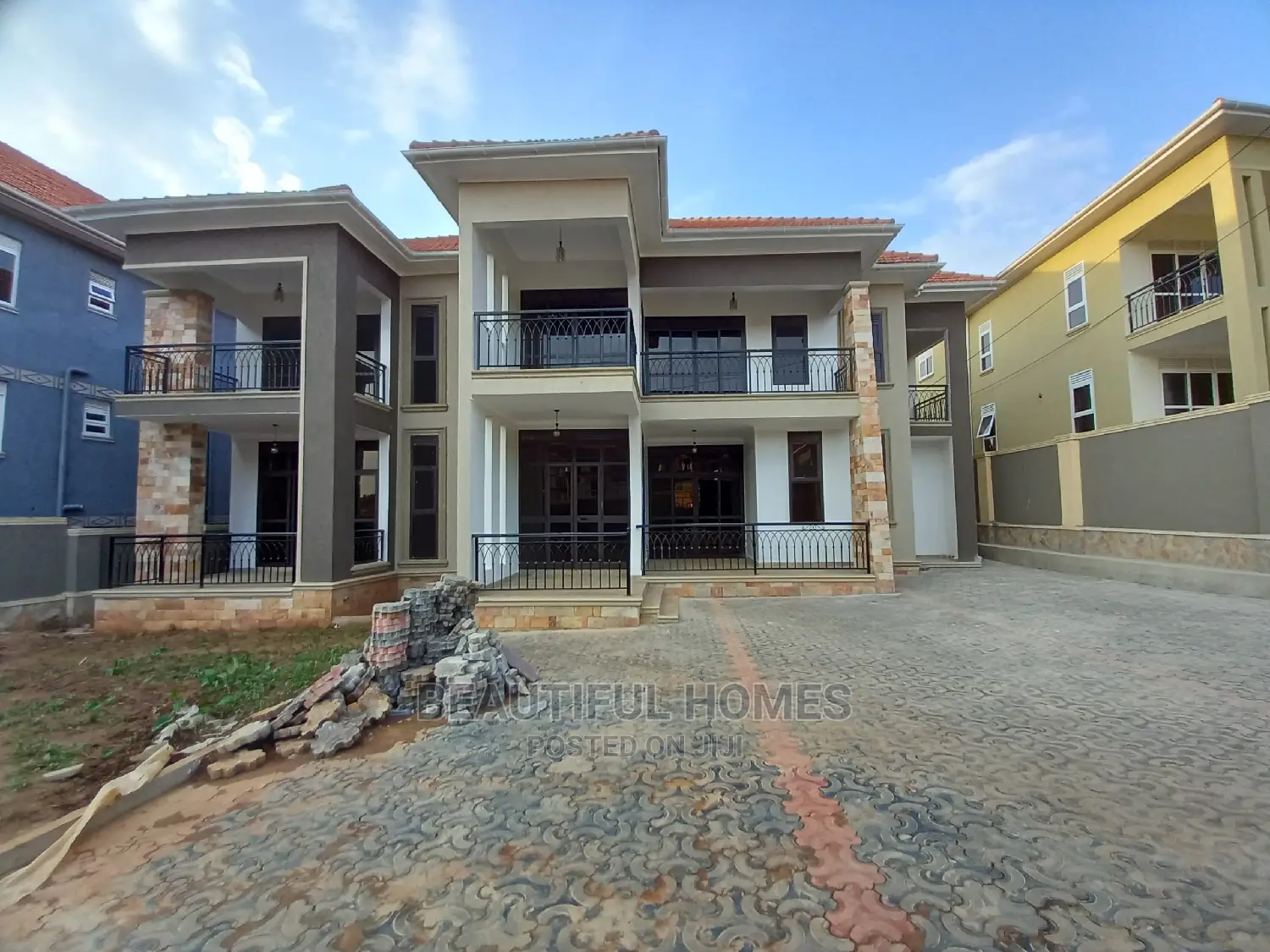 Furnished 6bdrm Mansion in Kira Diplomat Estate, Central Division