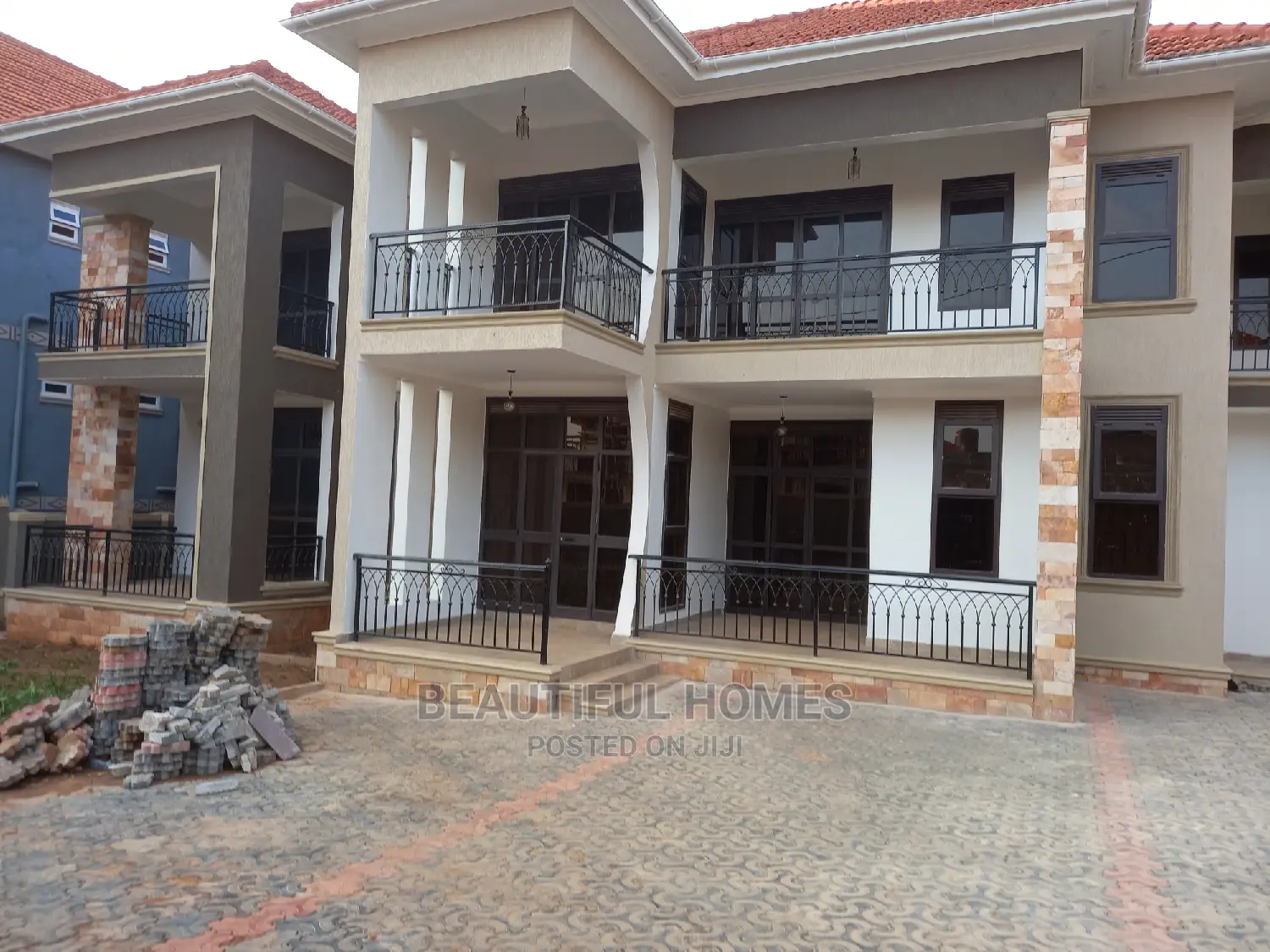 Furnished 6bdrm Mansion in Kira Diplomat Estate, Central Division