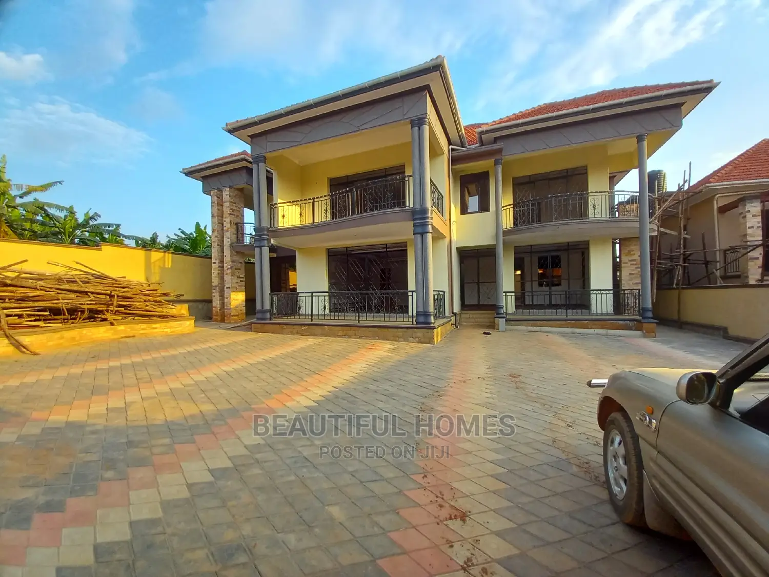 Furnished 6bdrm Mansion in Kira Gated, Central Division for Sale