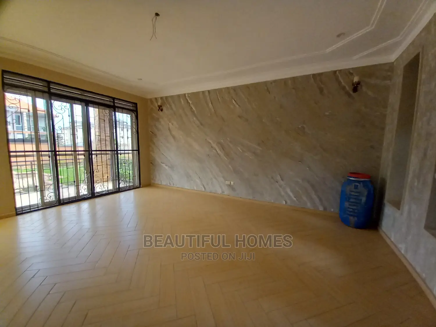 Furnished 6bdrm Mansion in Kira Gated, Central Division for Sale