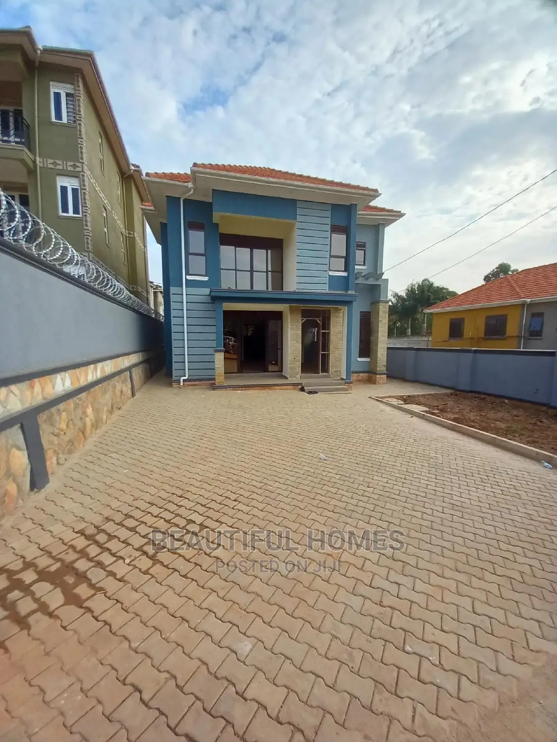 Furnished 4bdrm Duplex in Najjera, Central Division for Sale