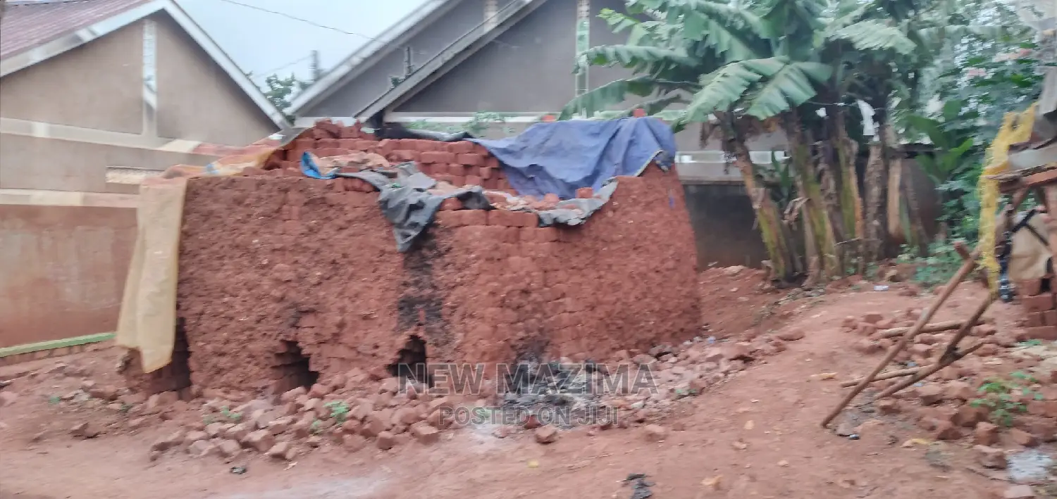 Very Beautiful Plot on Quicksale in Heart of Makindye Boston