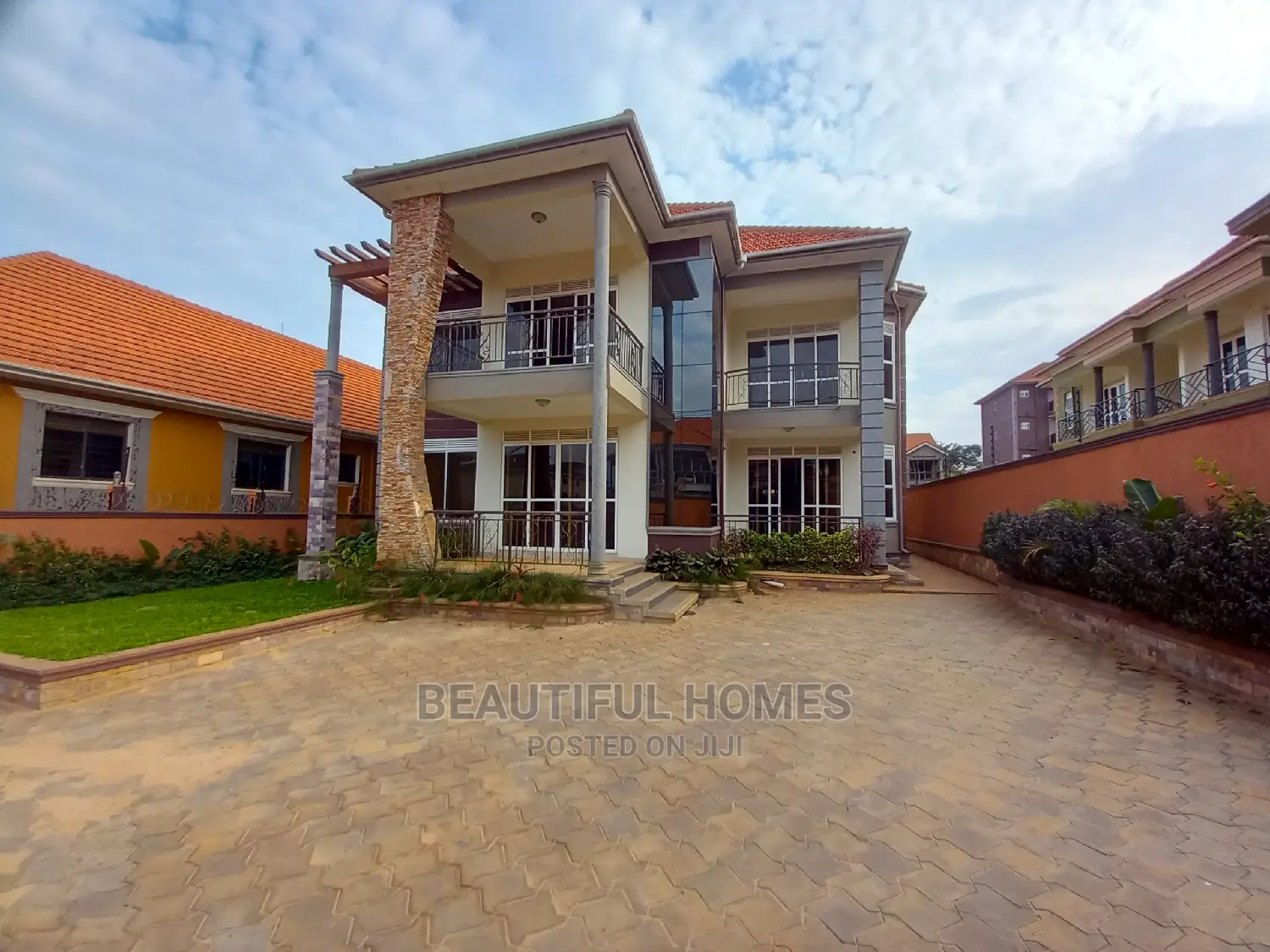 Furnished 6bdrm Mansion in Kisaasi Corporate, Central Division