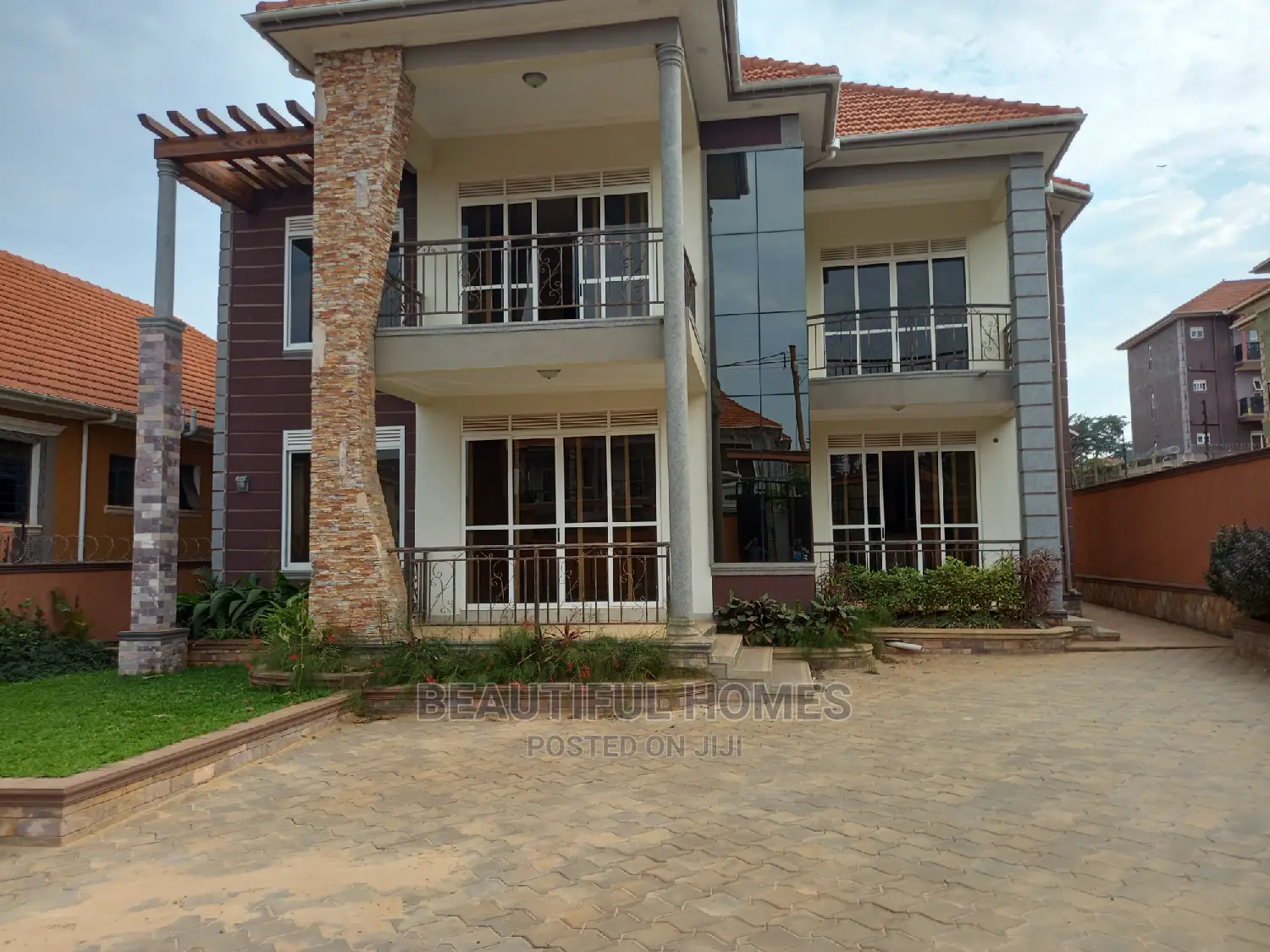 Furnished 6bdrm Mansion in Kisaasi Corporate, Central Division