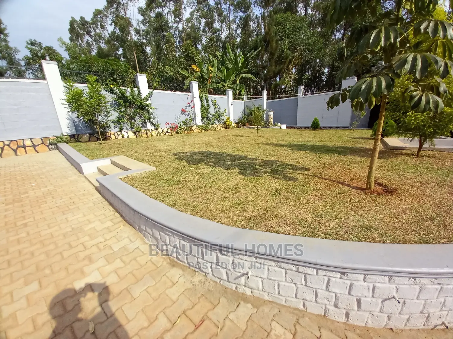 Furnished 4bdrm House in Kira for Sale