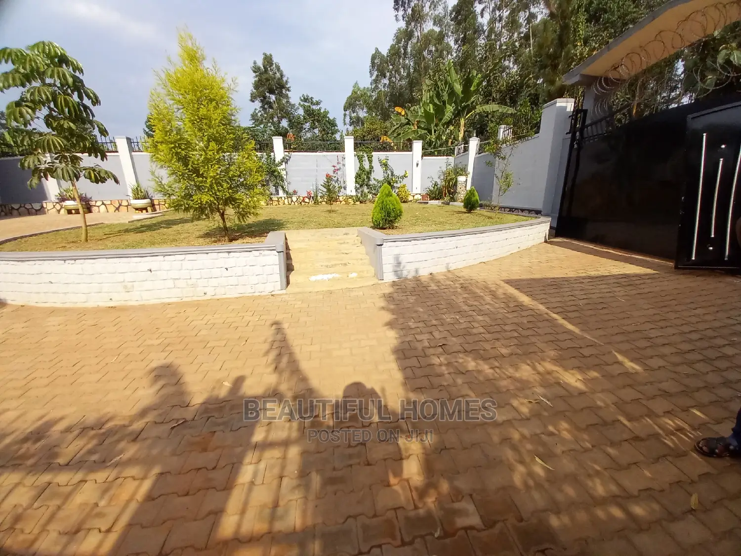 Furnished 4bdrm Mansion in Kira Nice for Sale