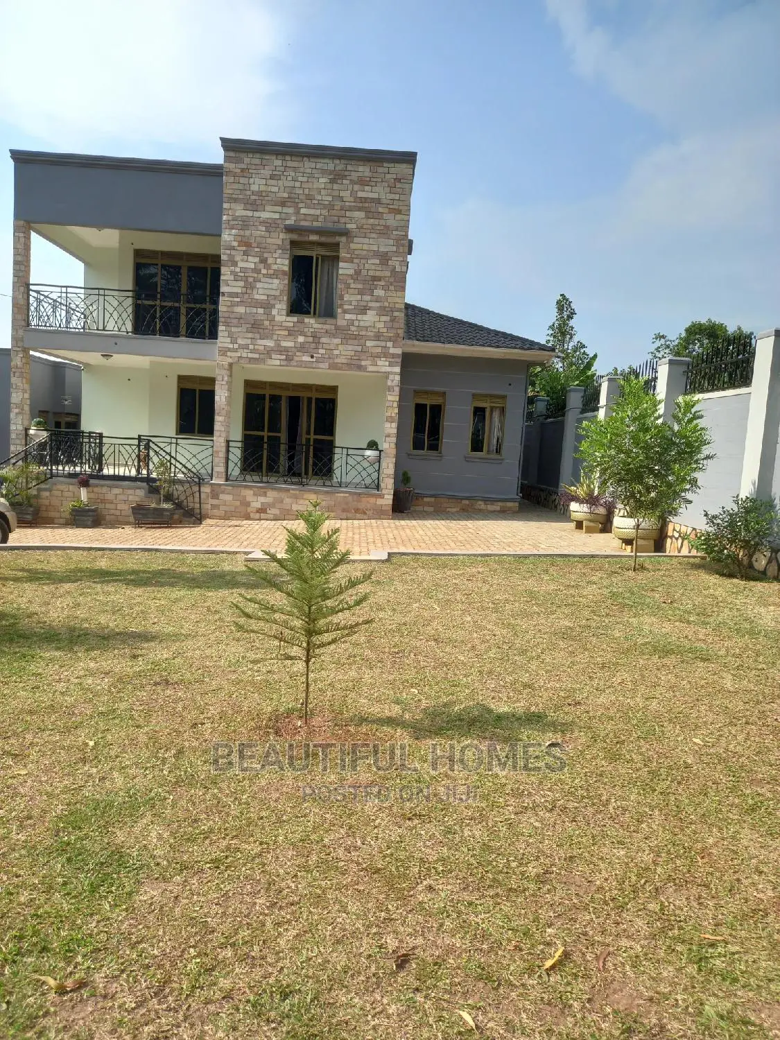 Furnished 4bdrm Mansion in Kira Nice for Sale