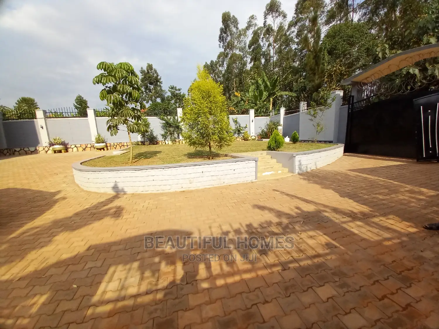 Furnished 4bdrm Duplex in Kira Nice for Sale