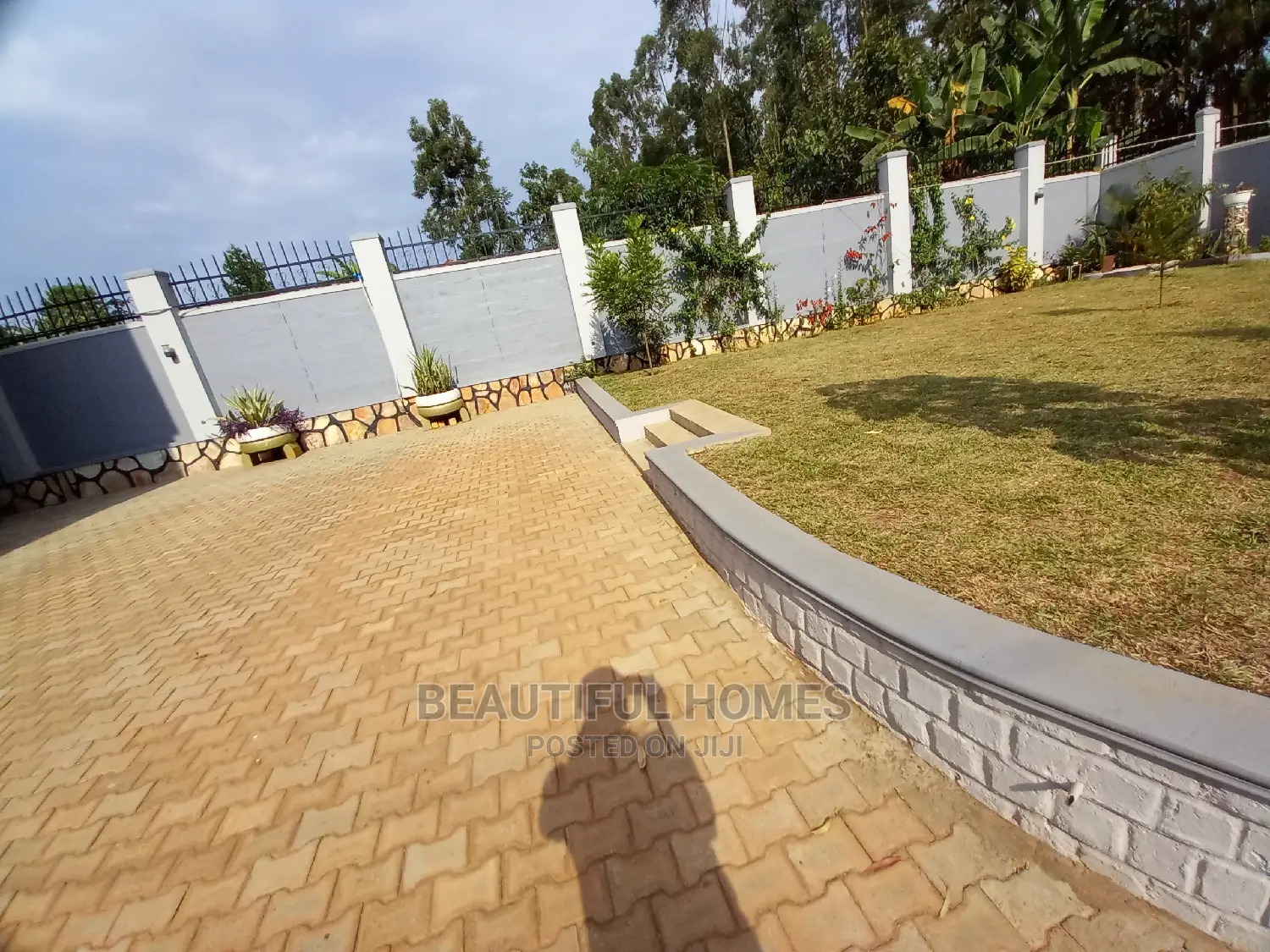 Furnished 4bdrm Duplex in Kira Nice for Sale