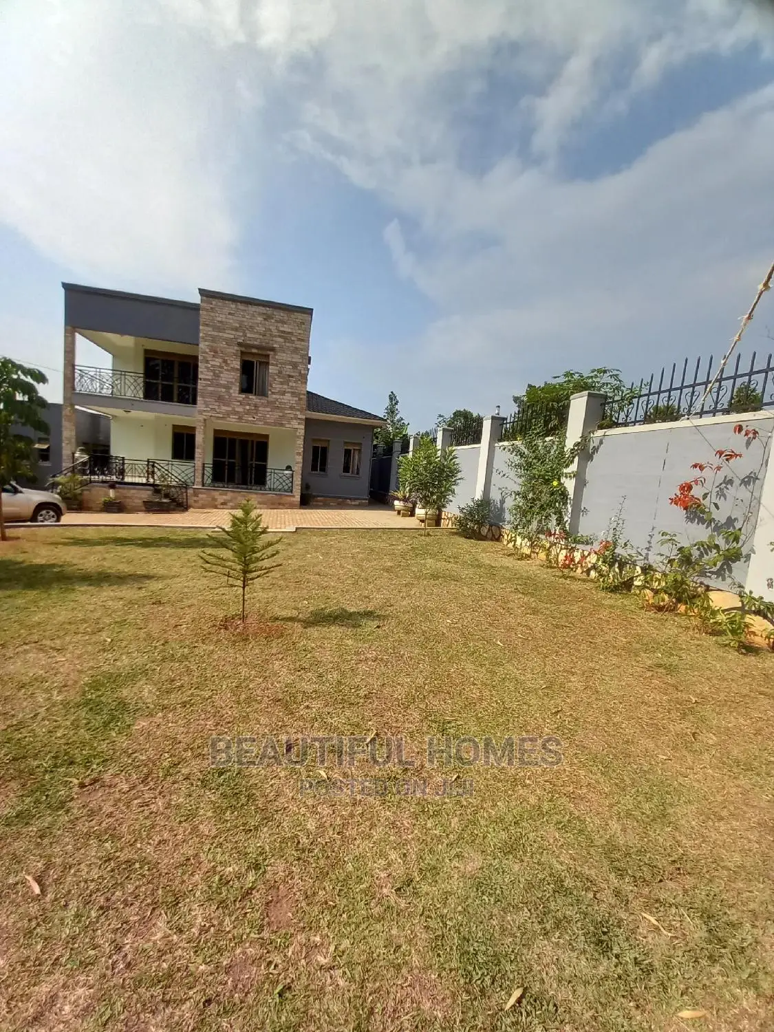 Furnished 4bdrm Duplex in Kira Nice for Sale