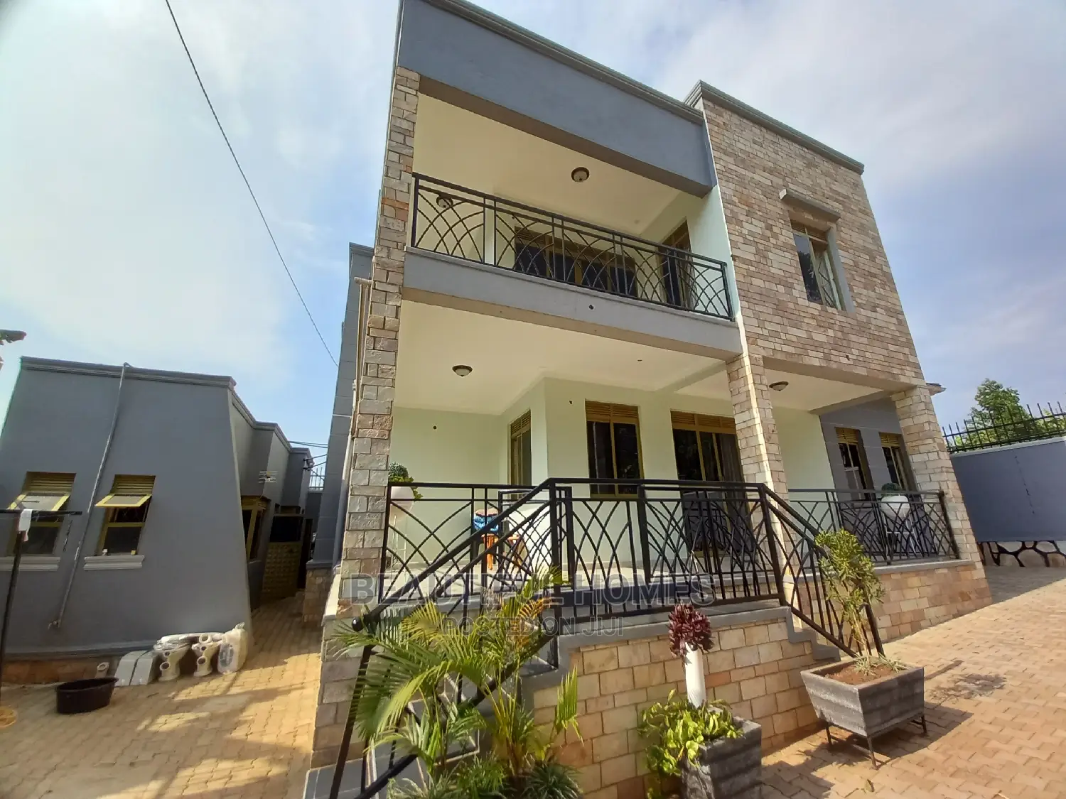 Furnished 4bdrm Duplex in Kira Nice for Sale