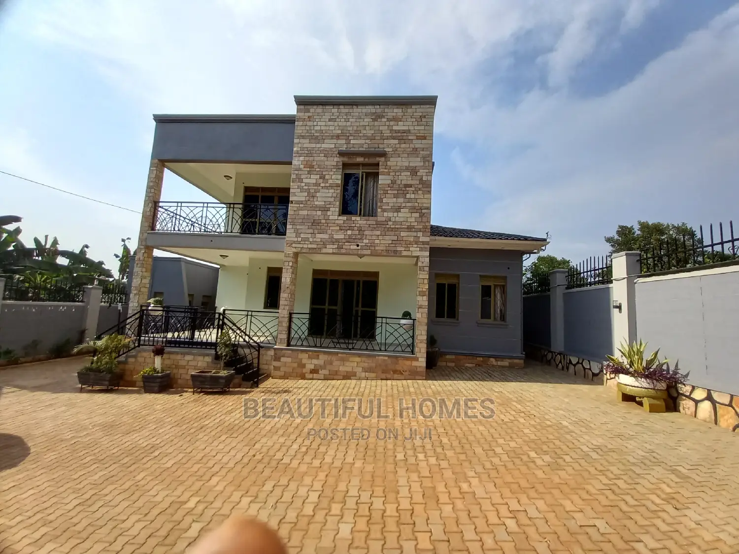 Furnished 4bdrm House in Kira Good for Sale