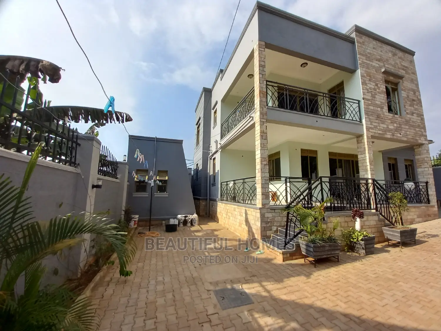 Furnished 4bdrm House in Kira Good for Sale