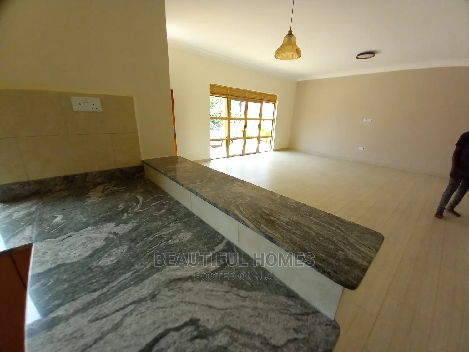 Furnished 4bdrm Bungalow in Mamerito Tarmack, Kira for Sale