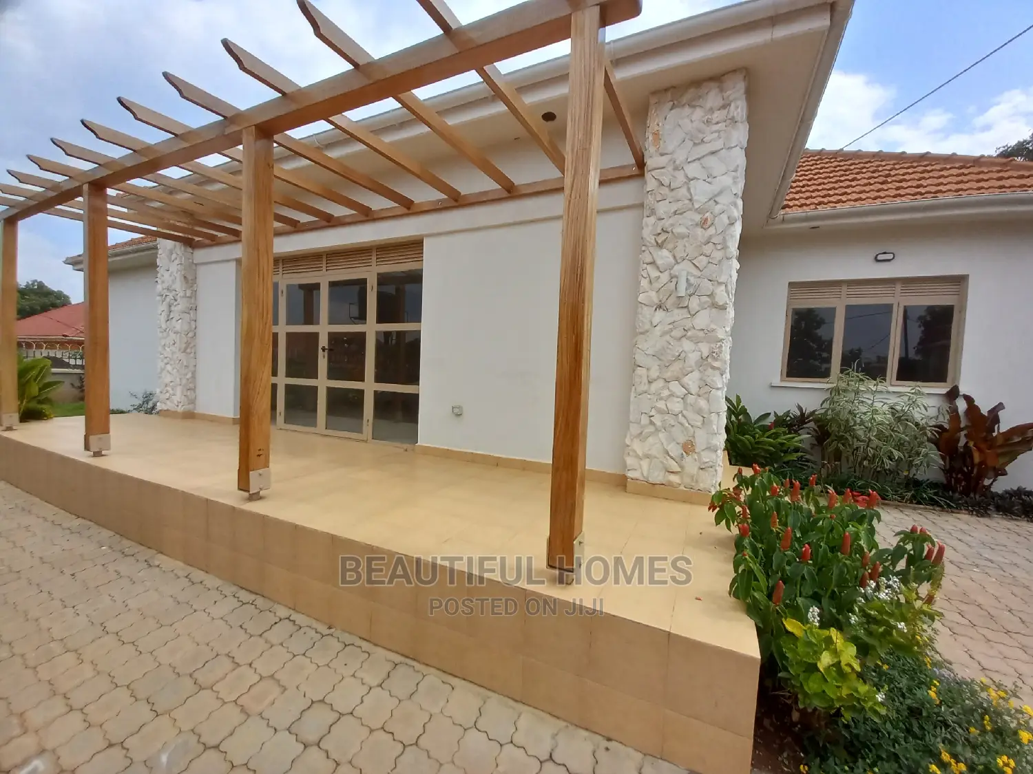 Furnished 4bdrm Bungalow in Mamerito Tarmack, Kira for Sale