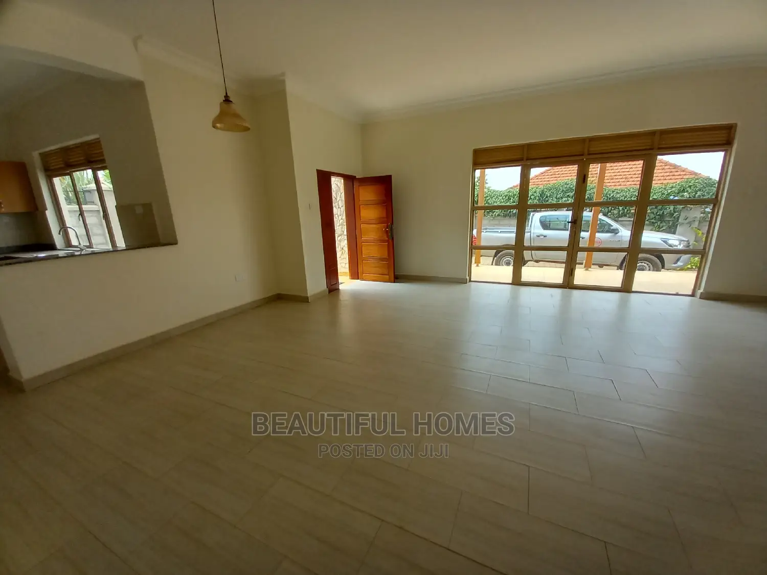 Furnished 4bdrm Bungalow in Mamerito Tarmack, Kira for Sale