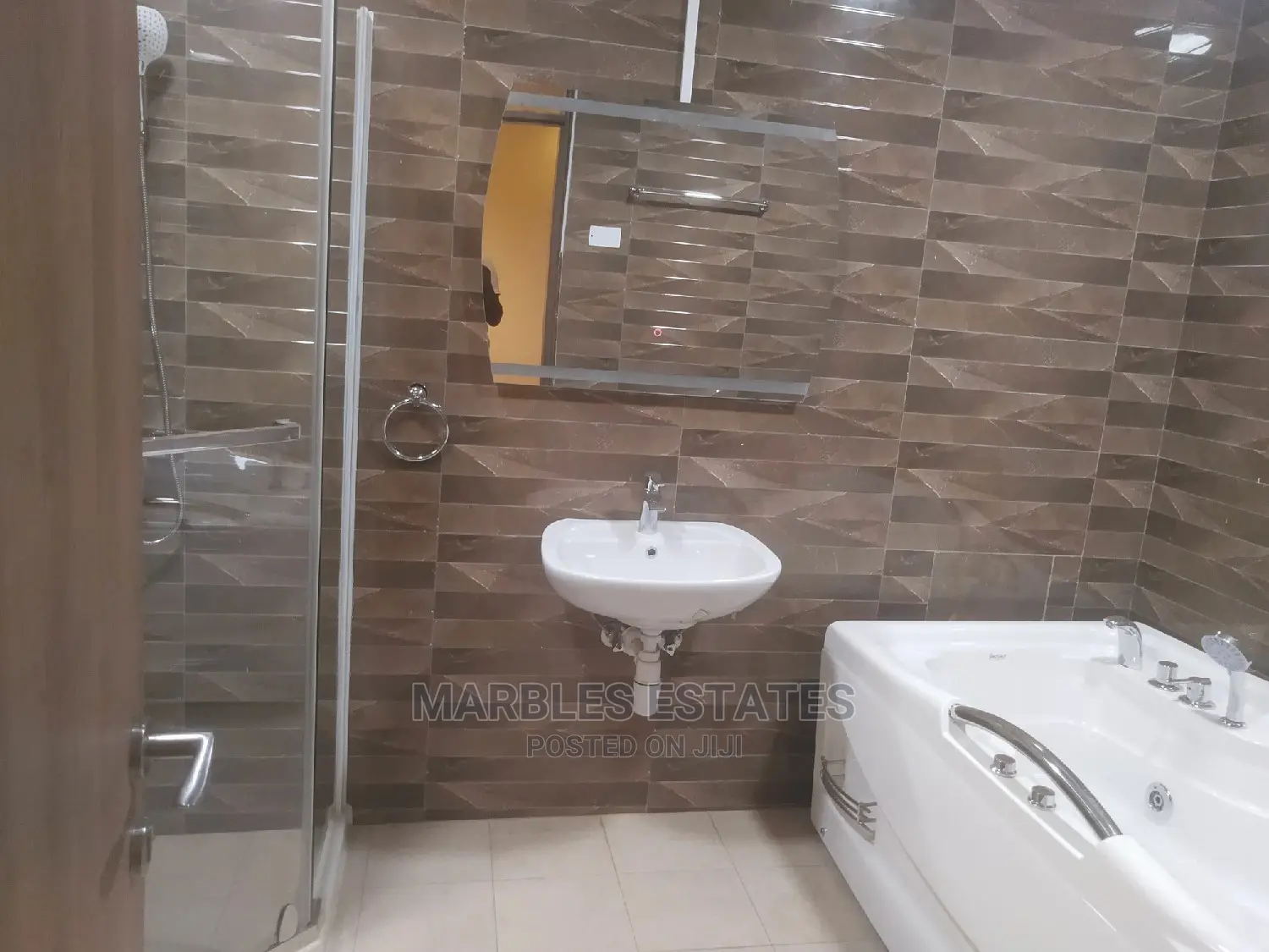 5bdrm Townhouse/Terrace in Bugolobi, Central Division for Rent