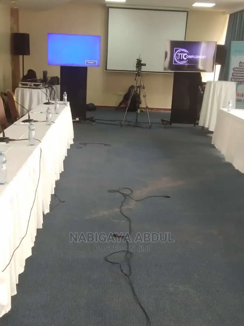 Screens and Projectors for Hire From Pressmedia City