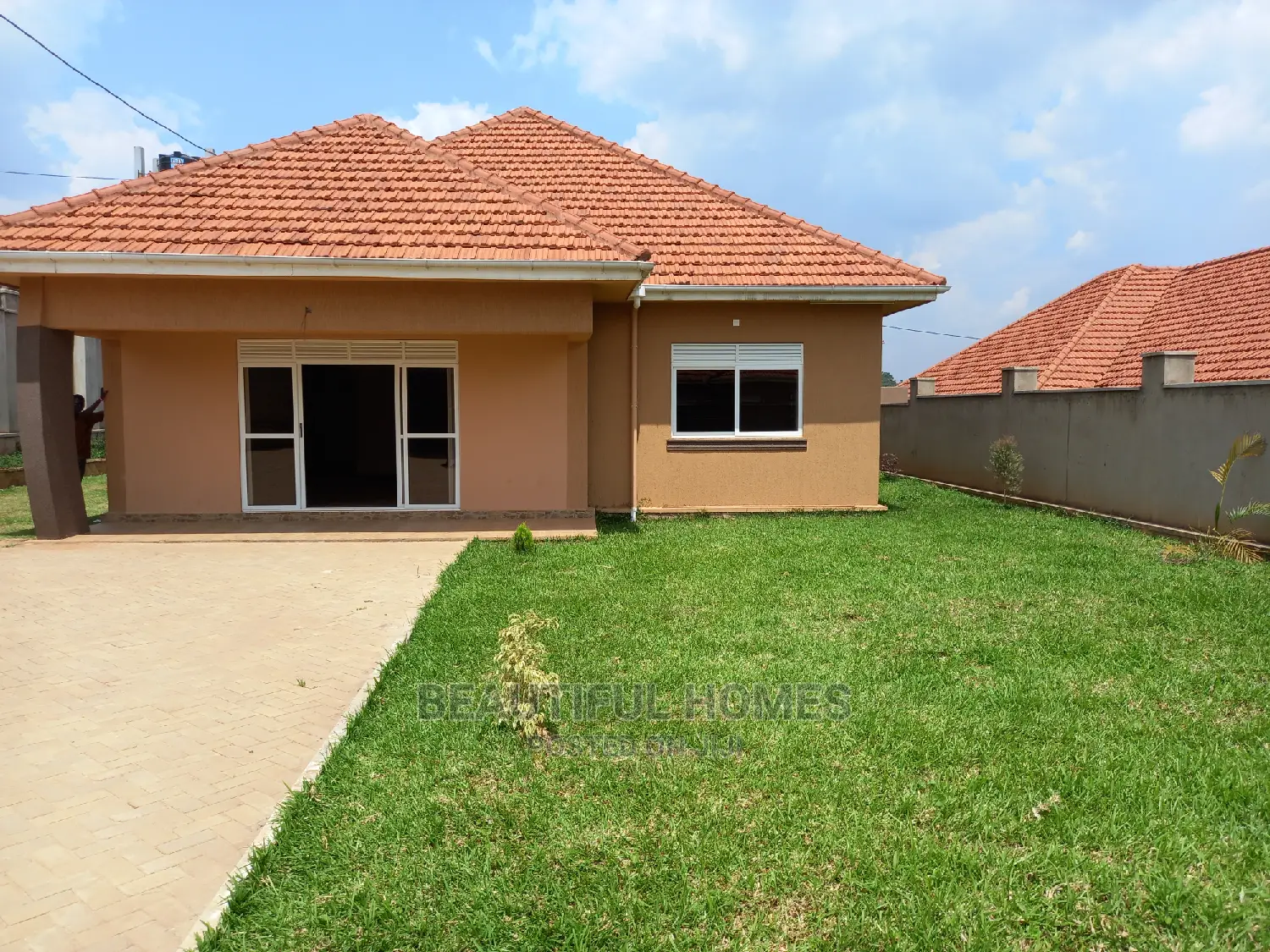 Furnished 4bdrm House in Kira Good View for Sale